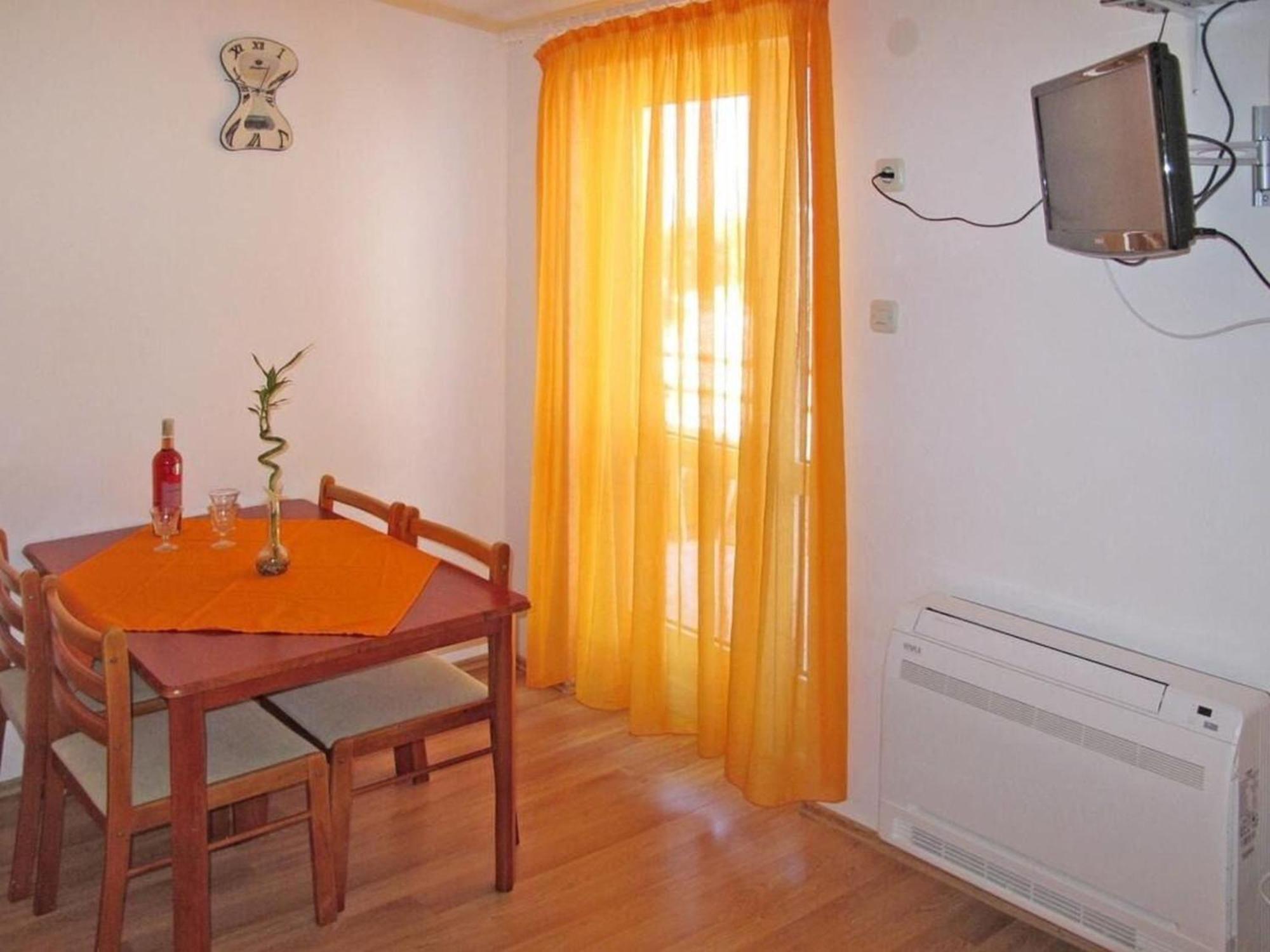 Apartment Biljana Gradac (Split-Dalmatia)